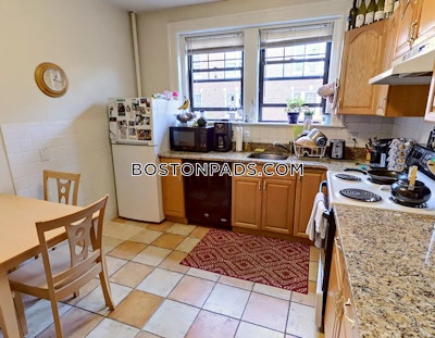 Brookline 3 Bed 1 Bath on Babcock St in BROOKLINE- COOLIDGE CORNER $4,500  Coolidge Corner - $4,500