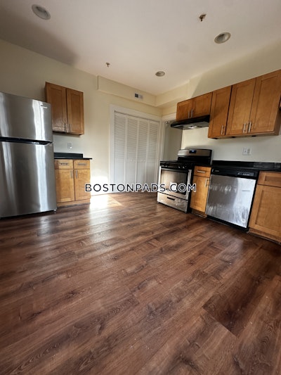 Framingham 3 Bed 2 Bath FRAMINGHAM $3,400 - $3,400 No Fee