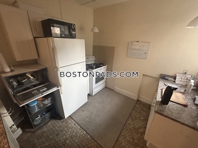 Brookline 3 Beds 1 Bath  Boston University - $4,750